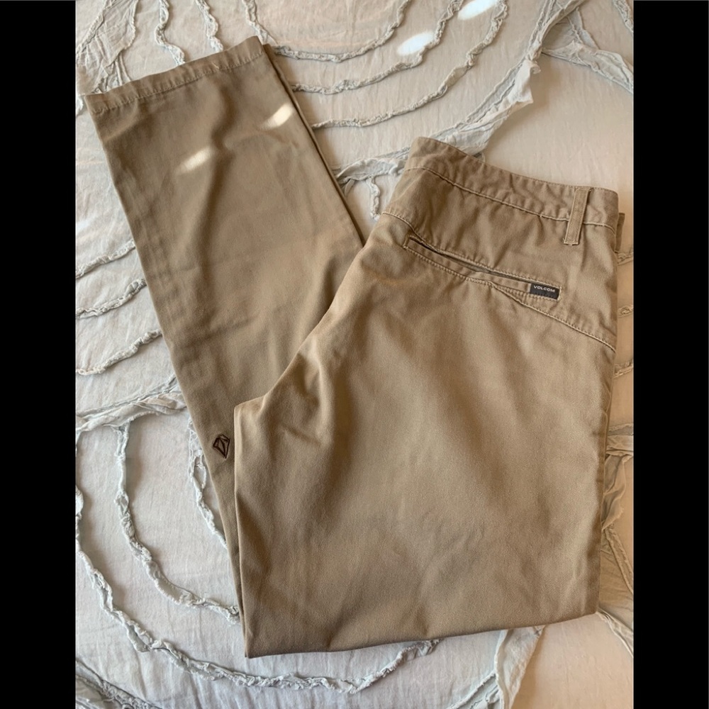 Men’s Volcom Chino pants.